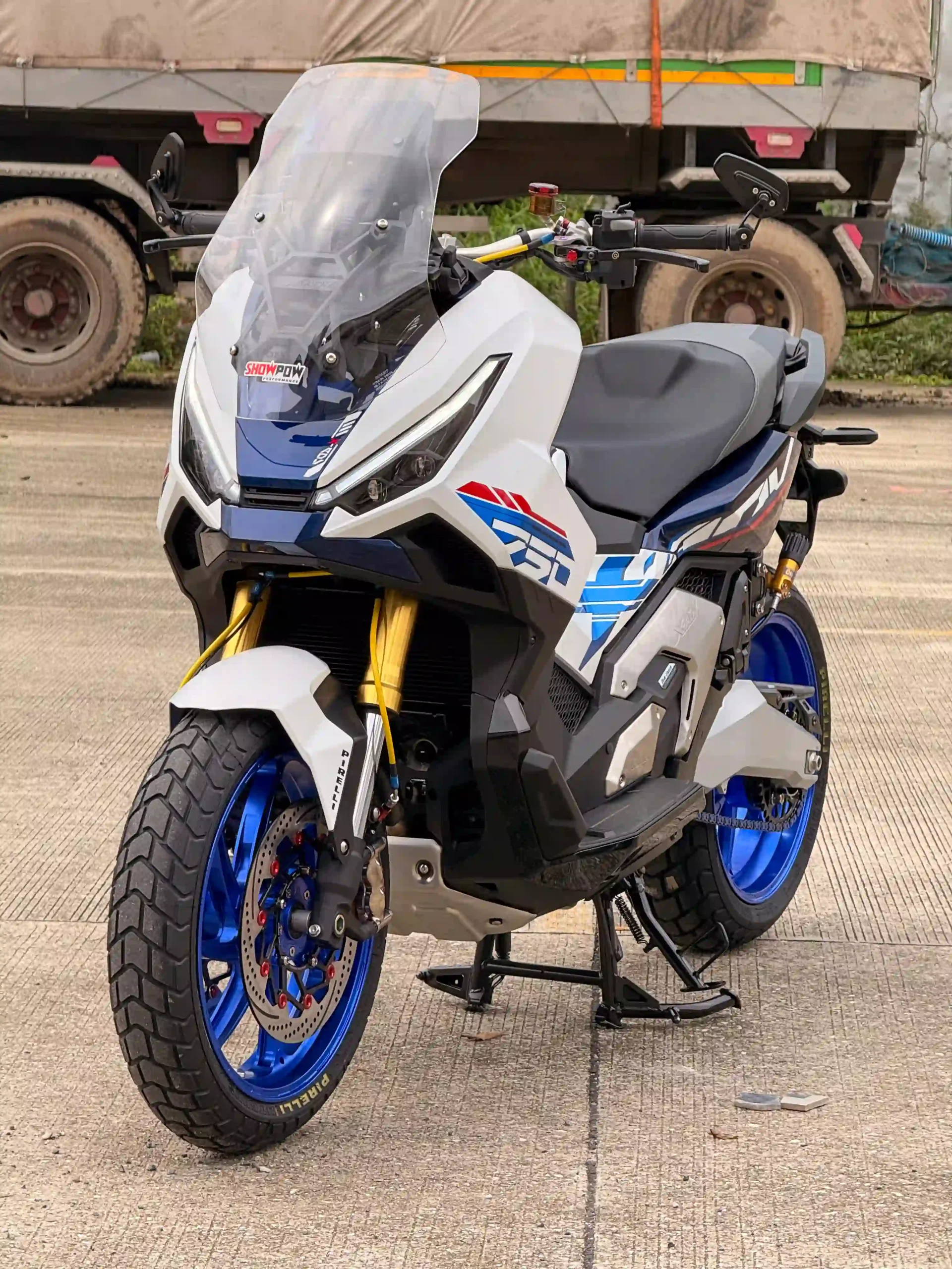 X-ADV 750 - 4
