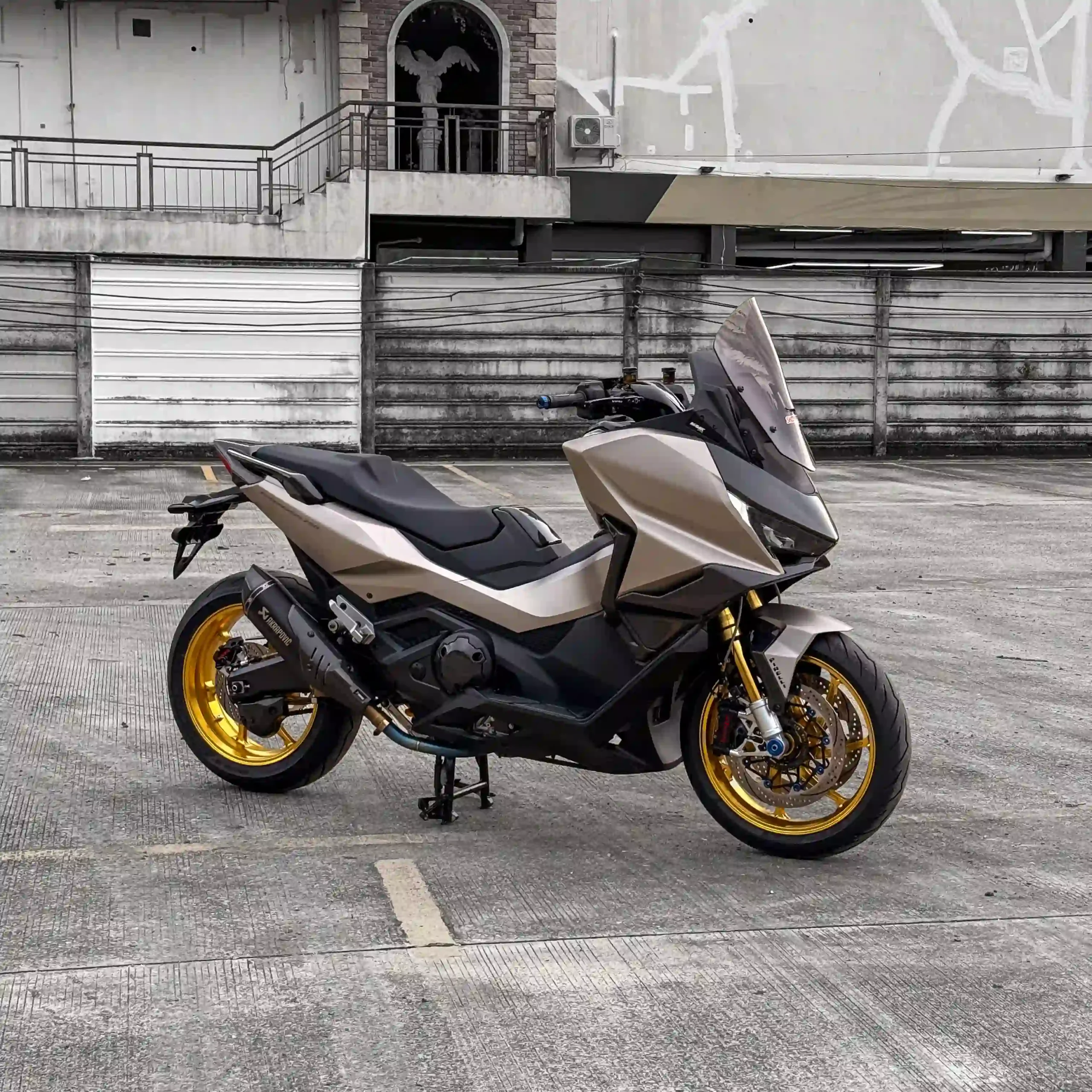 FORZA 750 - 16